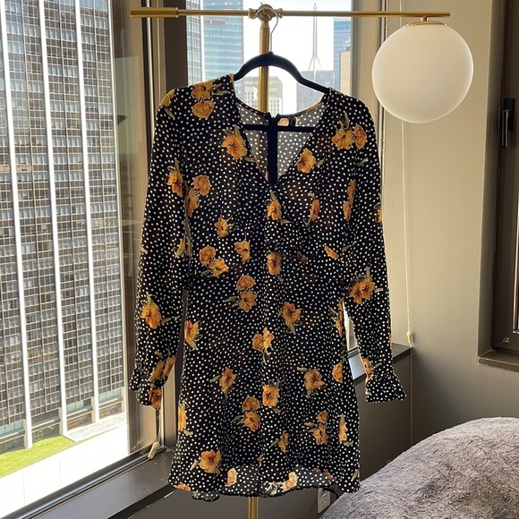 ASOS ruffle tea dress with floral spot - Picture 5 of 7